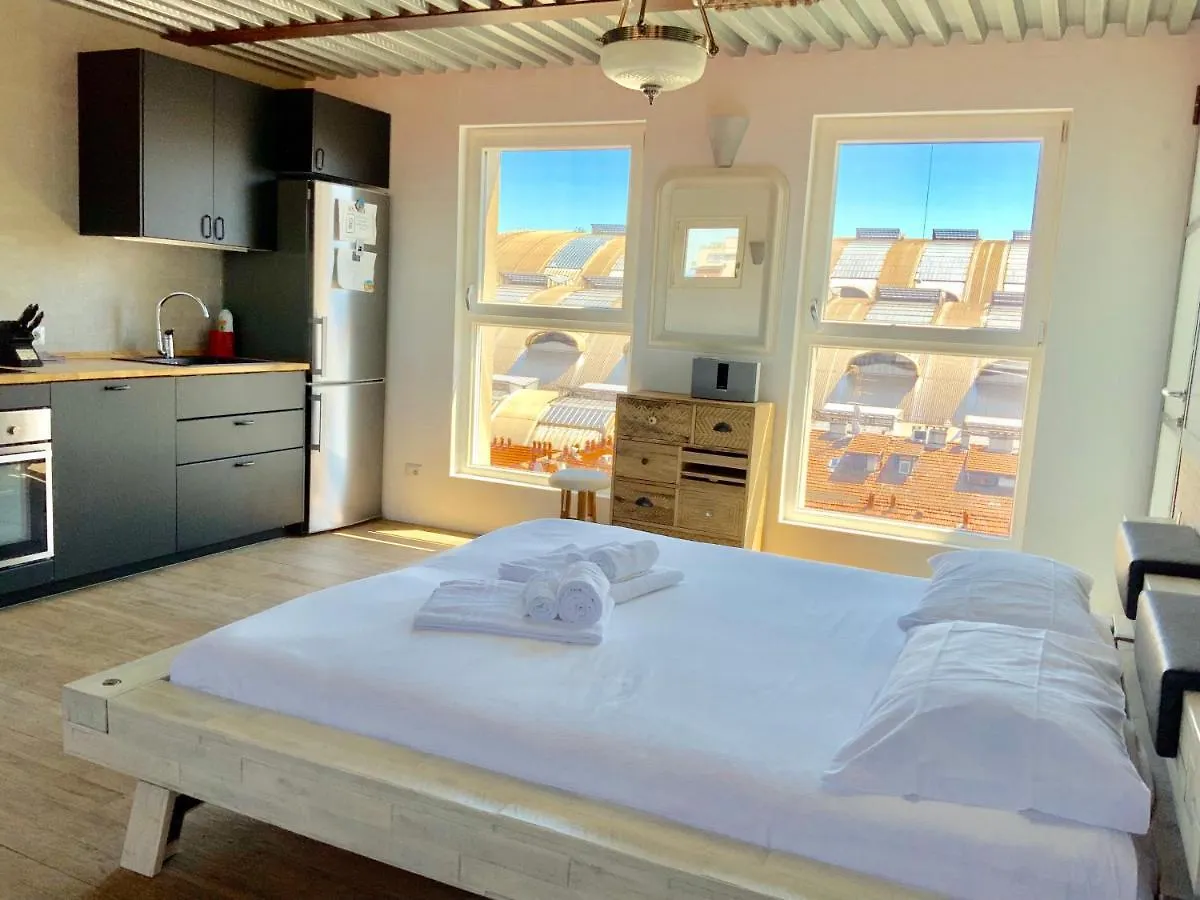 Luxury Studio Unique View Near Main Station location